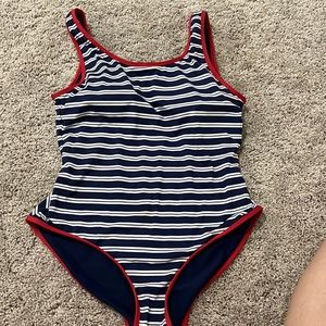 Vineyard Vines one piece swimsuit. Bra built into suit. Like new